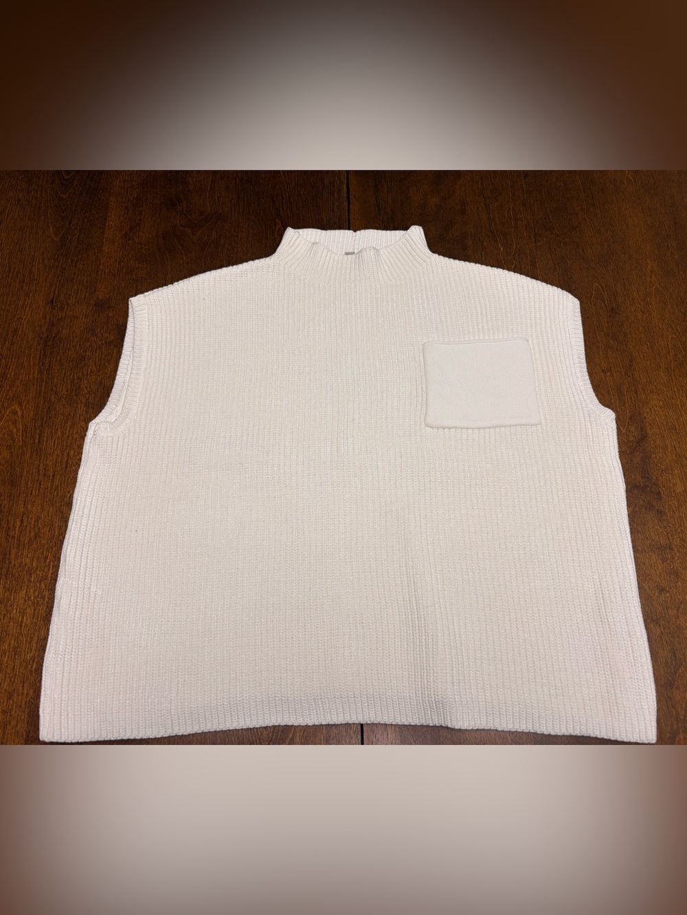 Women’s Cropped Sleeveless Knit Sweater with front pocket